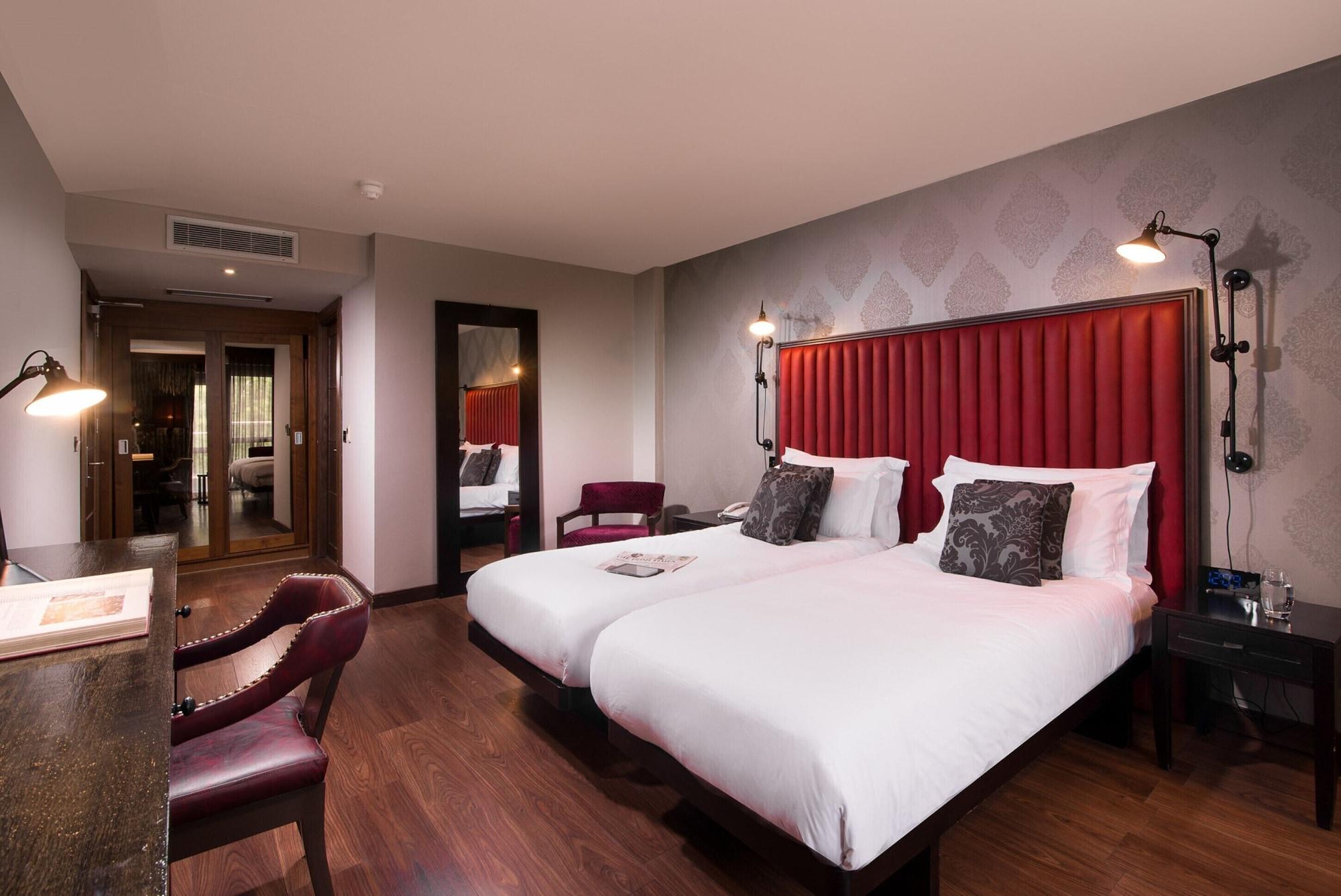 The Twelve Hotel Barna  Exterior photo